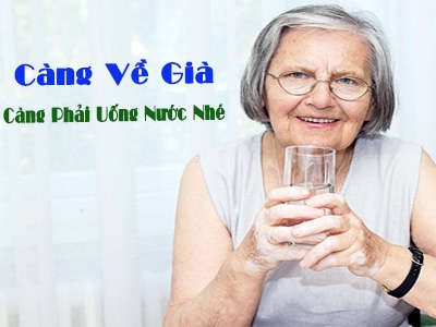 Người già uống nước khi nào là tốt nhất và cần bổ sung bao nhiêu lít nước mỗi ngày?