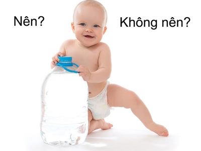 Trẻ em nên uống nước được đun sôi hay nước được lọc qua máy lọc nước?