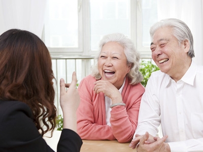 Học kỹ năng nói chuyện với người lớn tuổi chuẩn bị về quê đón Tết