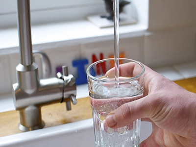 Đặc điểm nổi bật của nước máy và giải pháp lọc nước tại nhà
